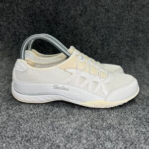Skechers Breathe Easy Shoes Women's Size 8 White Slip On Relaxed Fit Memory Foam